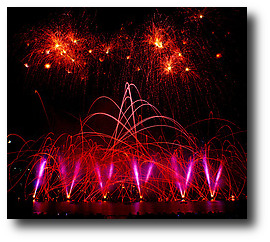 Fireworks photograph title=\Photograph © 2014 Robert Burch