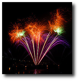 Fireworks photograph title=\Photograph © 2014 Robert Burch