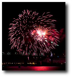 Fireworks photograph title=\Photograph © 2014 Rachel Jacklyn Bilodeau