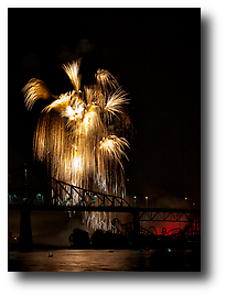 Fireworks photograph title=\Photograph © 2014 Rachel Jacklyn Bilodeau