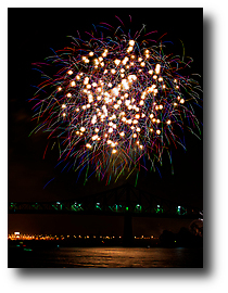 Fireworks photograph title=\Photograph © 2014 Rachel Jacklyn Bilodeau