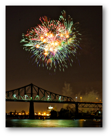 Fireworks photograph title=\Photograph © 2015 Rachel Jacklyn Bilodeau