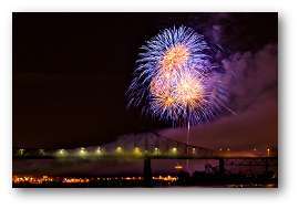 Fireworks photograph title=\Photograph © 2015 Rachel Jacklyn Bilodeau