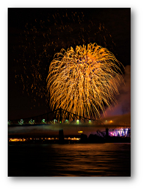 Fireworks photograph title=\Photograph © 2015 Rachel Jacklyn Bilodeau