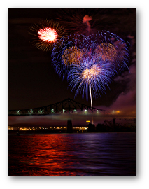 Fireworks photograph title=\Photograph © 2015 Rachel Jacklyn Bilodeau