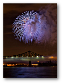 Fireworks photograph title=\Photograph © 2015 Rachel Jacklyn Bilodeau