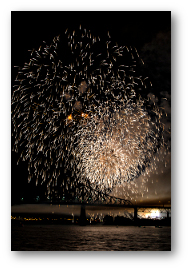 Fireworks photograph title=\Photograph © 2015 Rachel Jacklyn Bilodeau