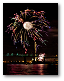 Fireworks photograph title=\Photograph © 2015 Rachel Jacklyn Bilodeau