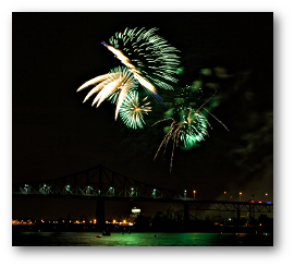 Fireworks photograph title=\Photograph © 2015 Rachel Jacklyn Bilodeau