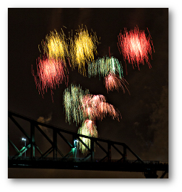 Fireworks photograph title=\Photograph © 2015 Rachel Jacklyn Bilodeau