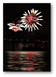 Fireworks photograph title=\Photograph © 2015 Rachel Jacklyn Bilodeau