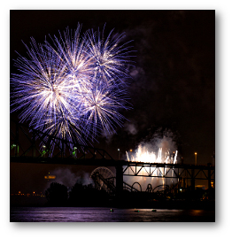 Fireworks photograph title=\Photograph © 2015 Rachel Jacklyn Bilodeau