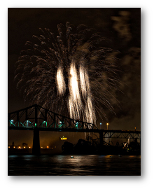 Fireworks photograph title=\Photograph © 2015 Rachel Jacklyn Bilodeau