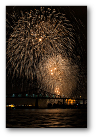 Fireworks photograph title=\Photograph © 2015 Rachel Jacklyn Bilodeau